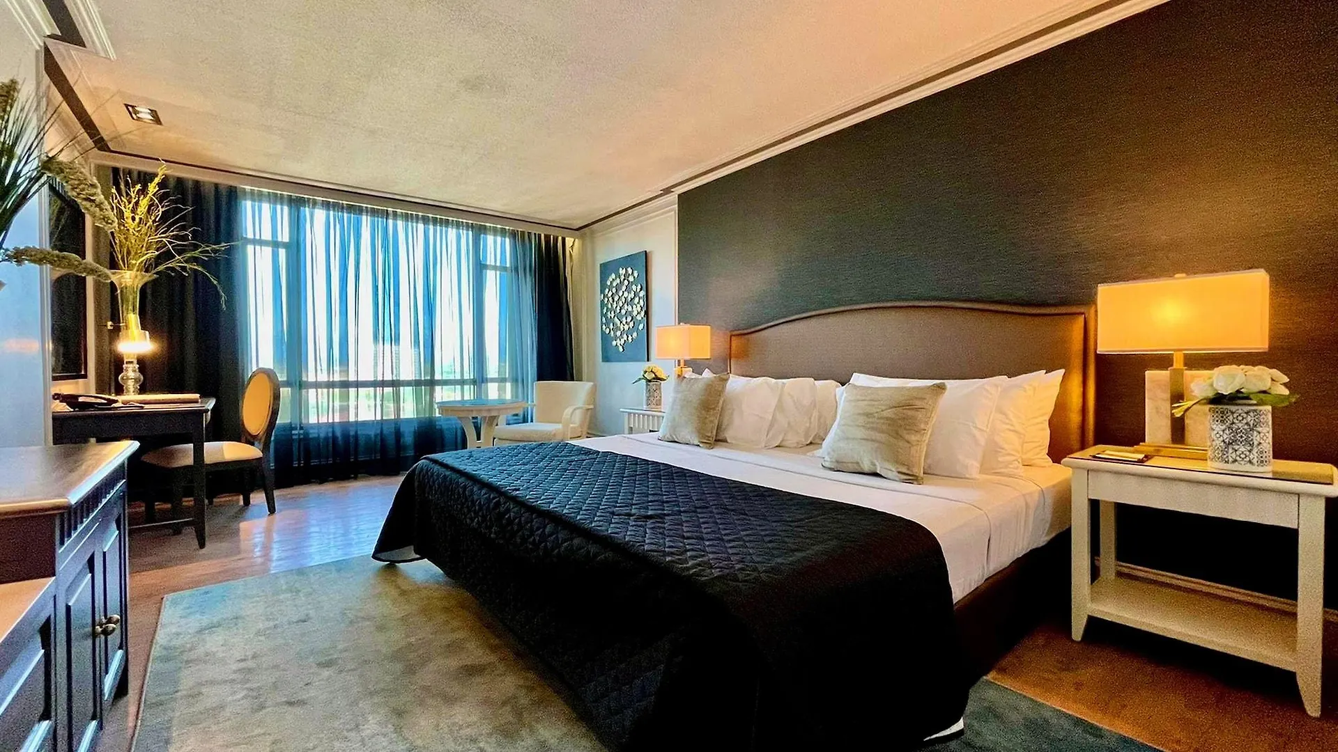 Grand Regal Hotel Davao 4*,