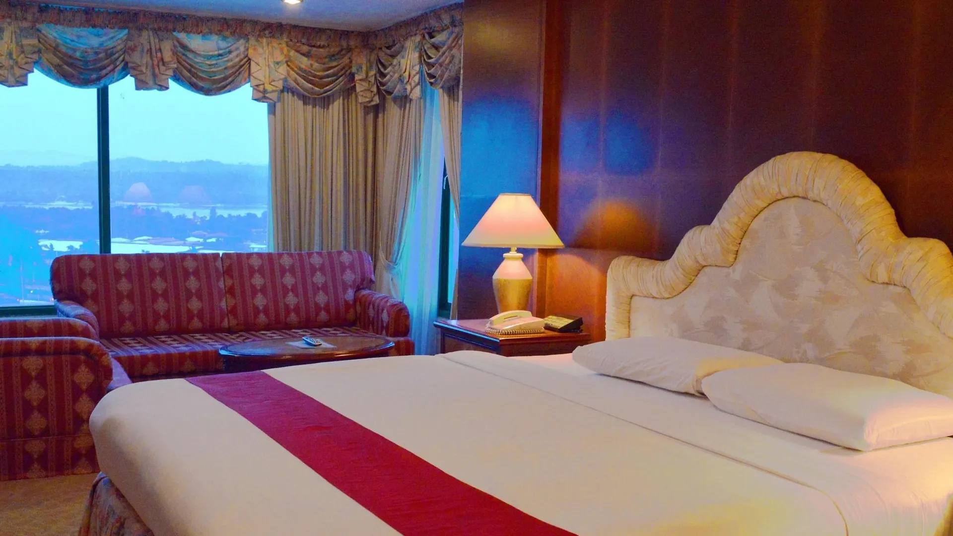 Grand Regal Hotel Davao 4*,  Philippines